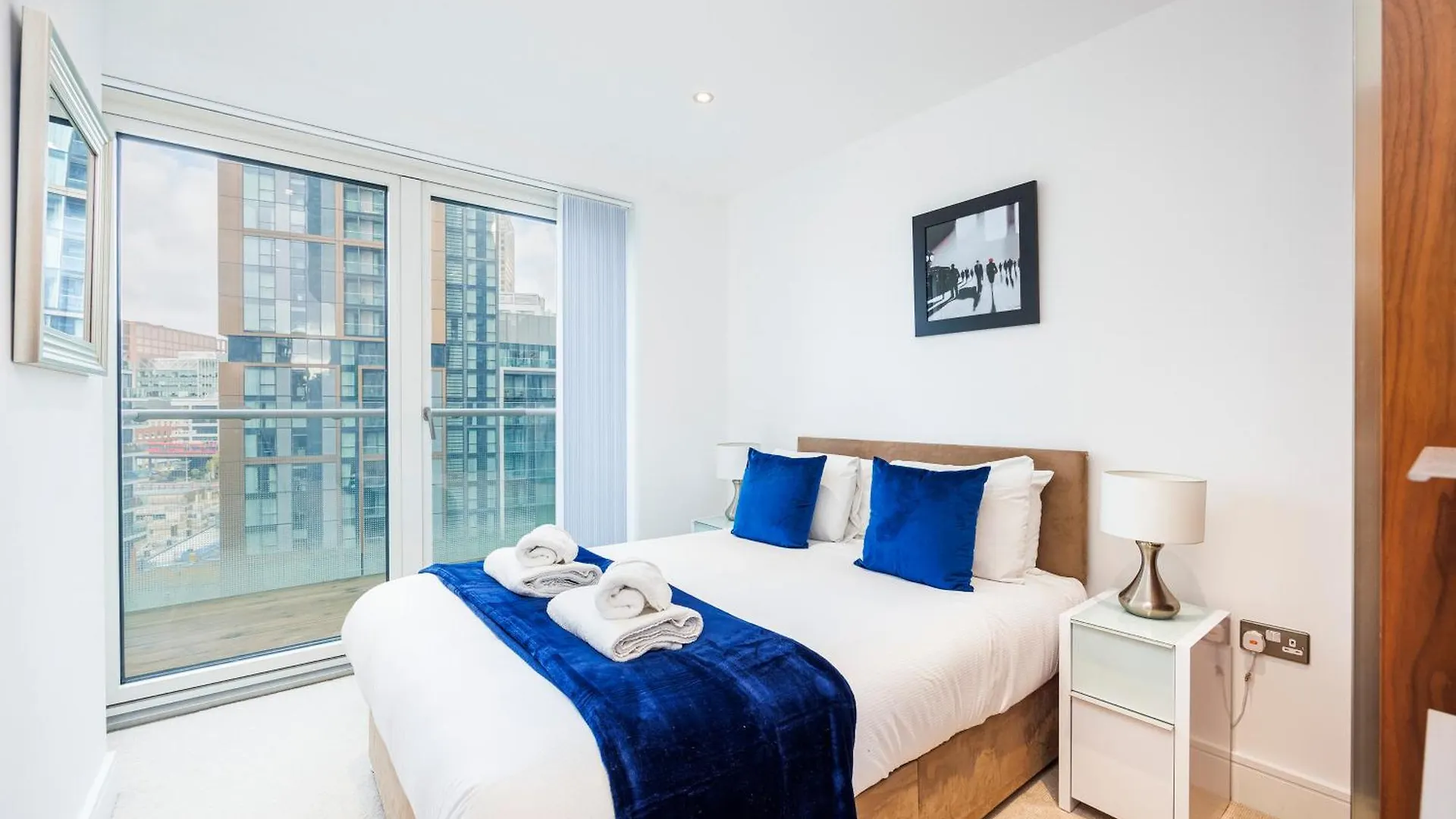 3 Bed Apartment In Canary Wharf, Weekly & Monthly Offers London United Kingdom
