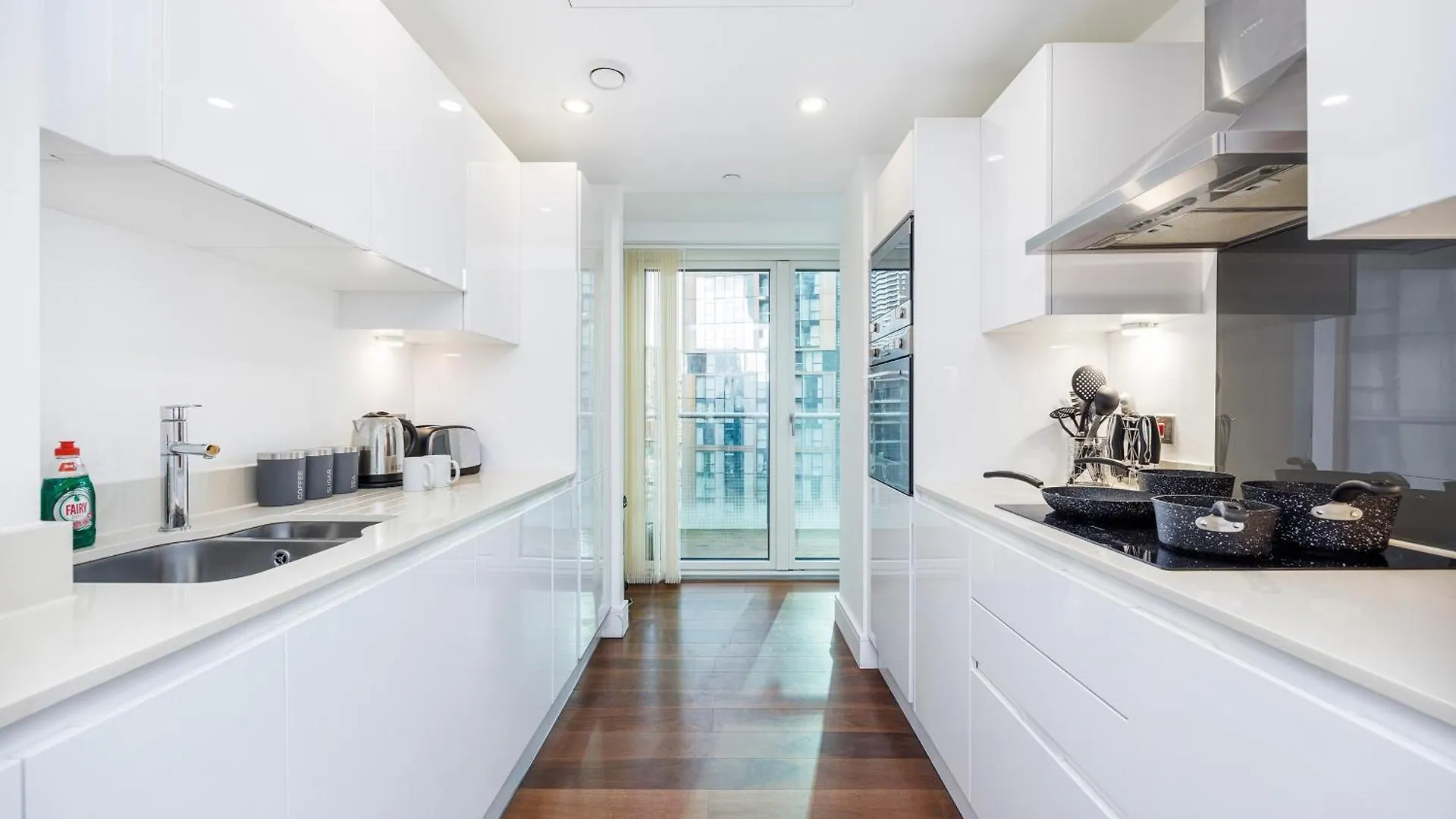 3 Bed Apartment In Canary Wharf, Weekly & Monthly Offers location