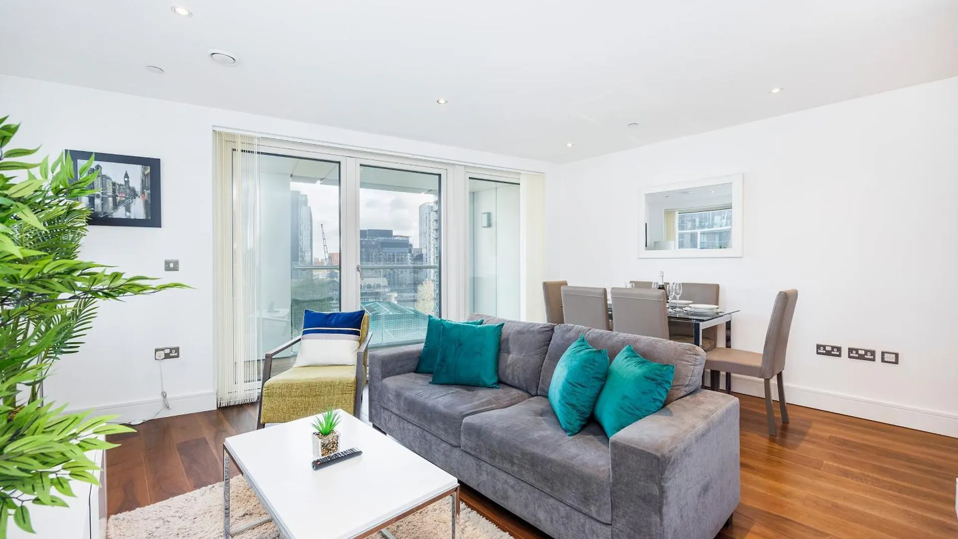 3 Bed Apartment In Canary Wharf, Weekly & Monthly Offers London 0*,  United Kingdom